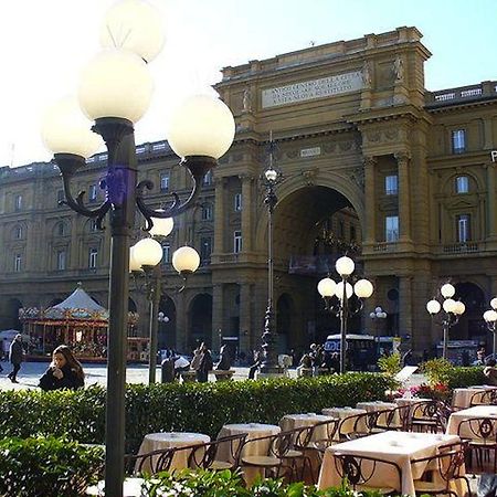Hostel Veronique Firenze Bagian luar foto