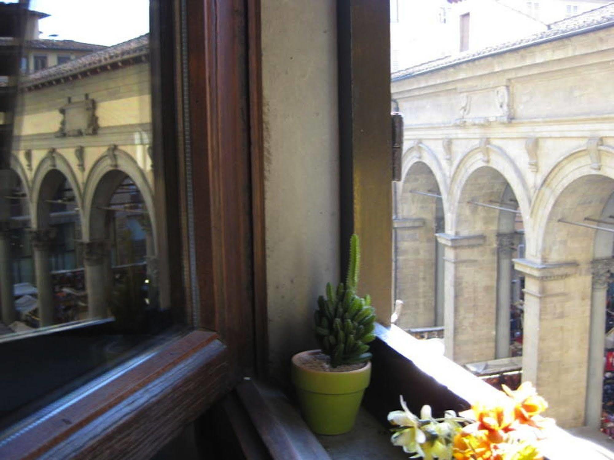 Hostel Veronique Firenze Bagian luar foto
