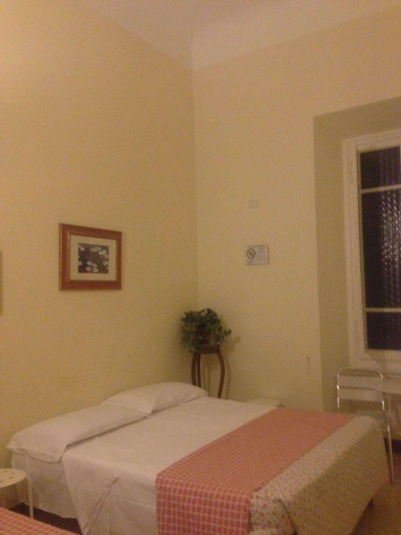Hostel Veronique Firenze Bagian luar foto